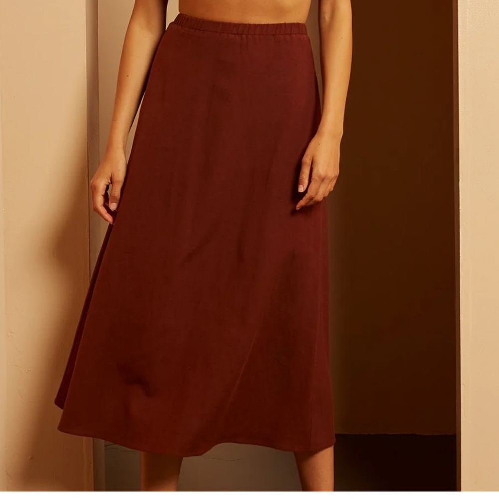 Crescent linen blend midi skirt rust brown size large
Montana